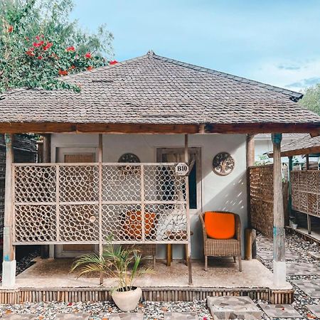 Bungalow Cafe Gili Beachfront Gili Meno Bagian luar foto