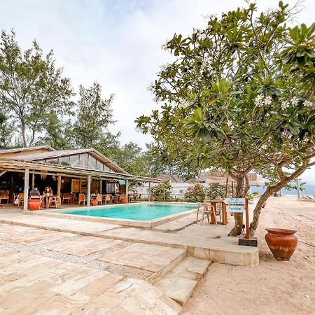 Bungalow Cafe Gili Beachfront Gili Meno Bagian luar foto