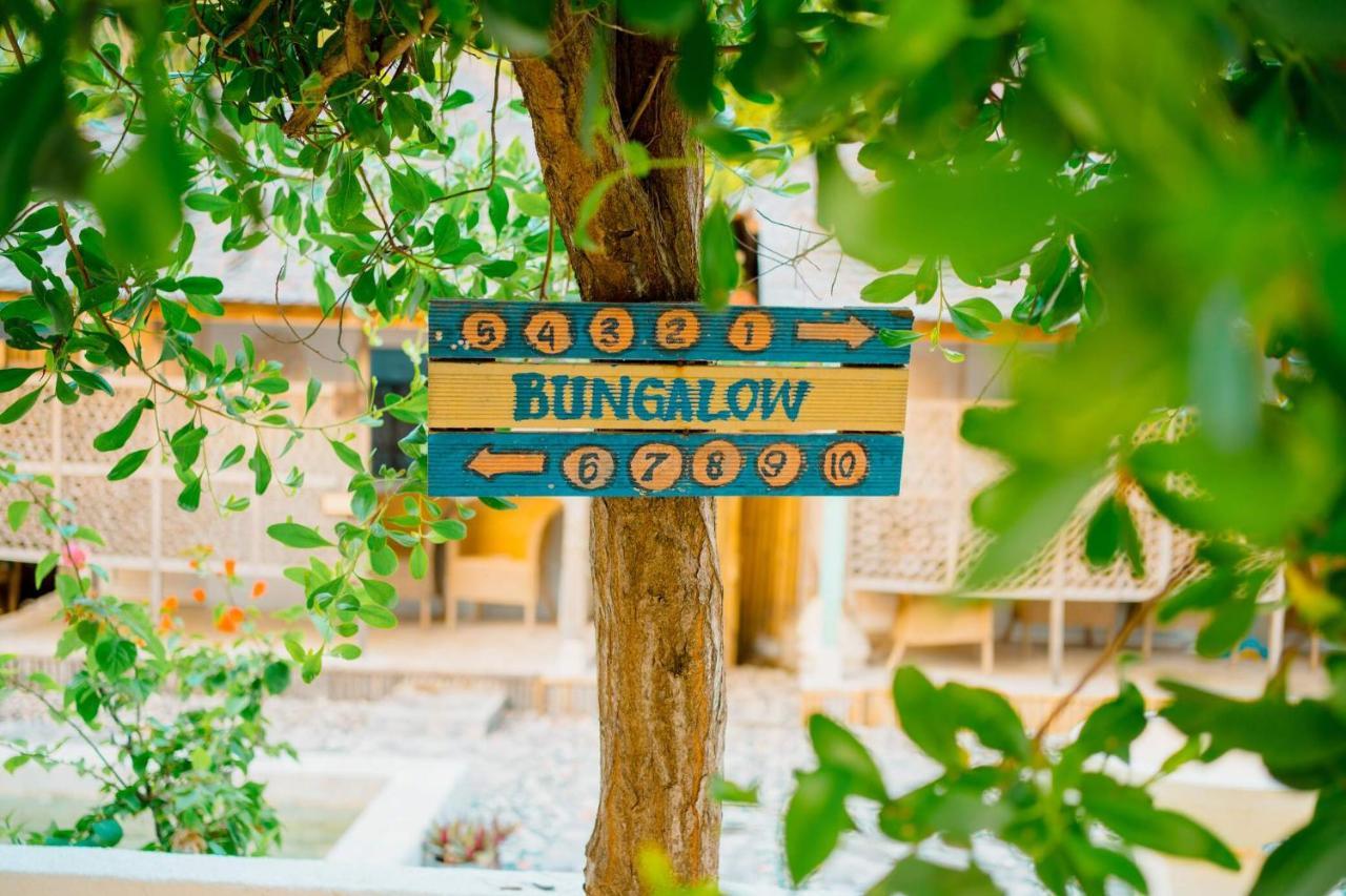 Bungalow Cafe Gili Beachfront Gili Meno Bagian luar foto
