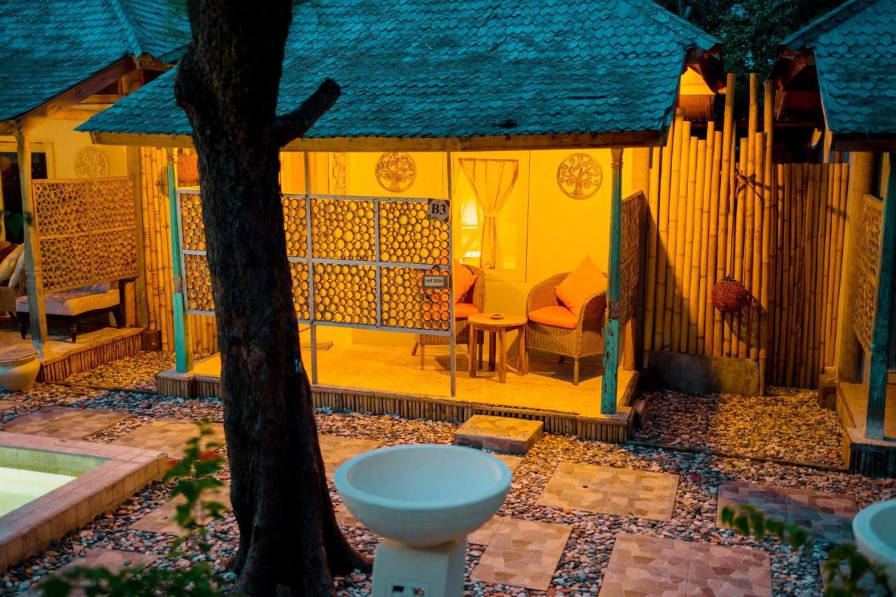Bungalow Cafe Gili Beachfront Gili Meno Bagian luar foto