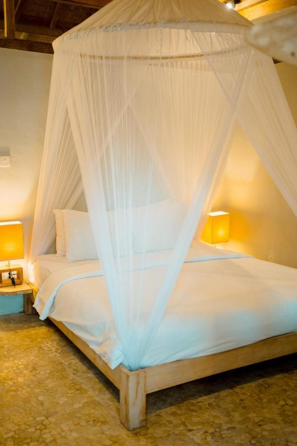 Bungalow Cafe Gili Beachfront Gili Meno Bagian luar foto