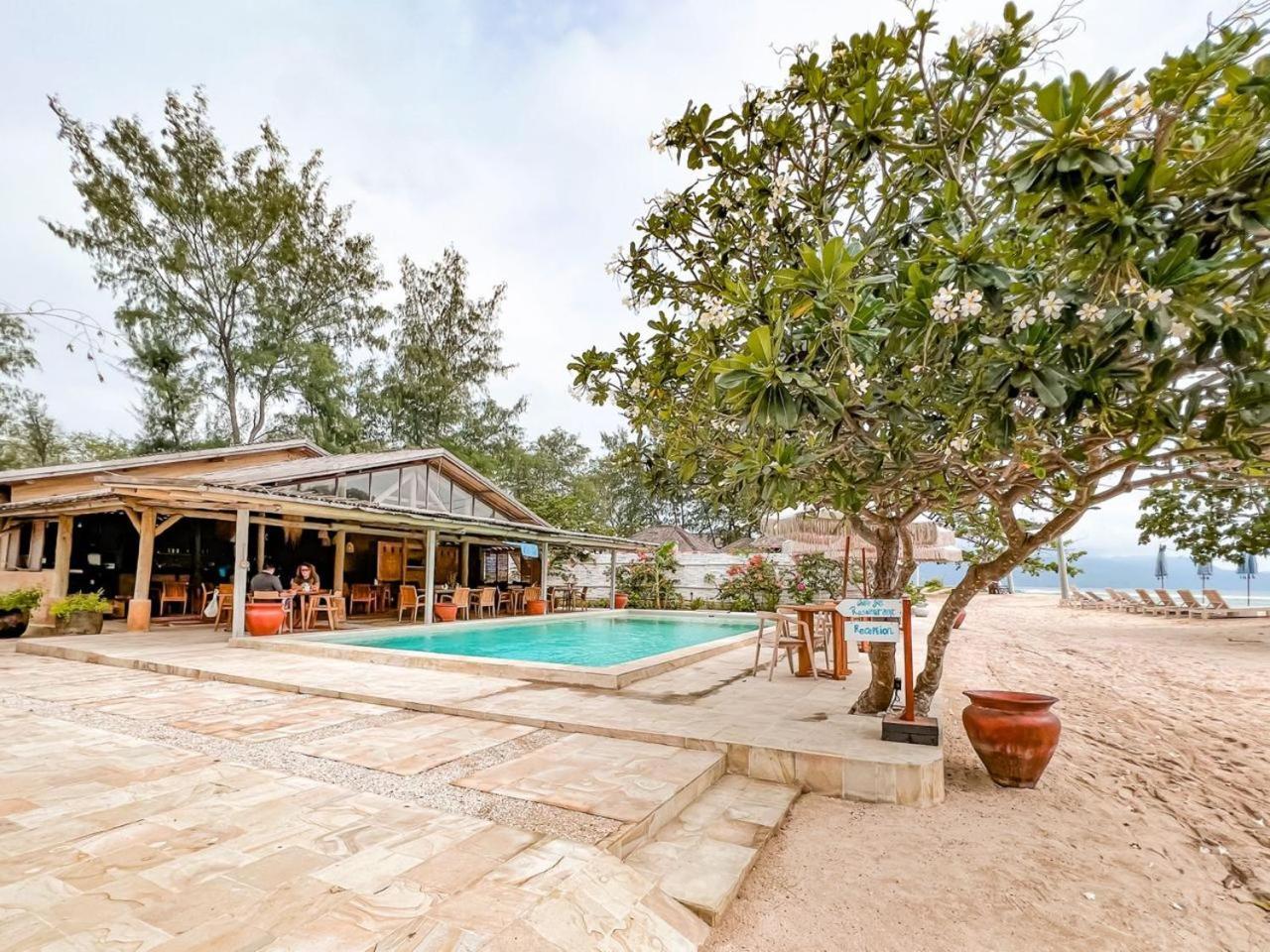 Bungalow Cafe Gili Beachfront Gili Meno Bagian luar foto