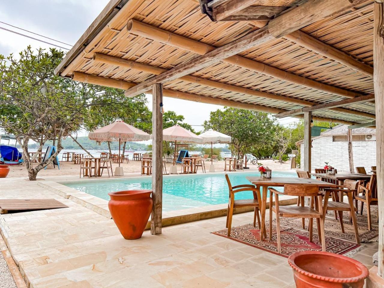 Bungalow Cafe Gili Beachfront Gili Meno Bagian luar foto