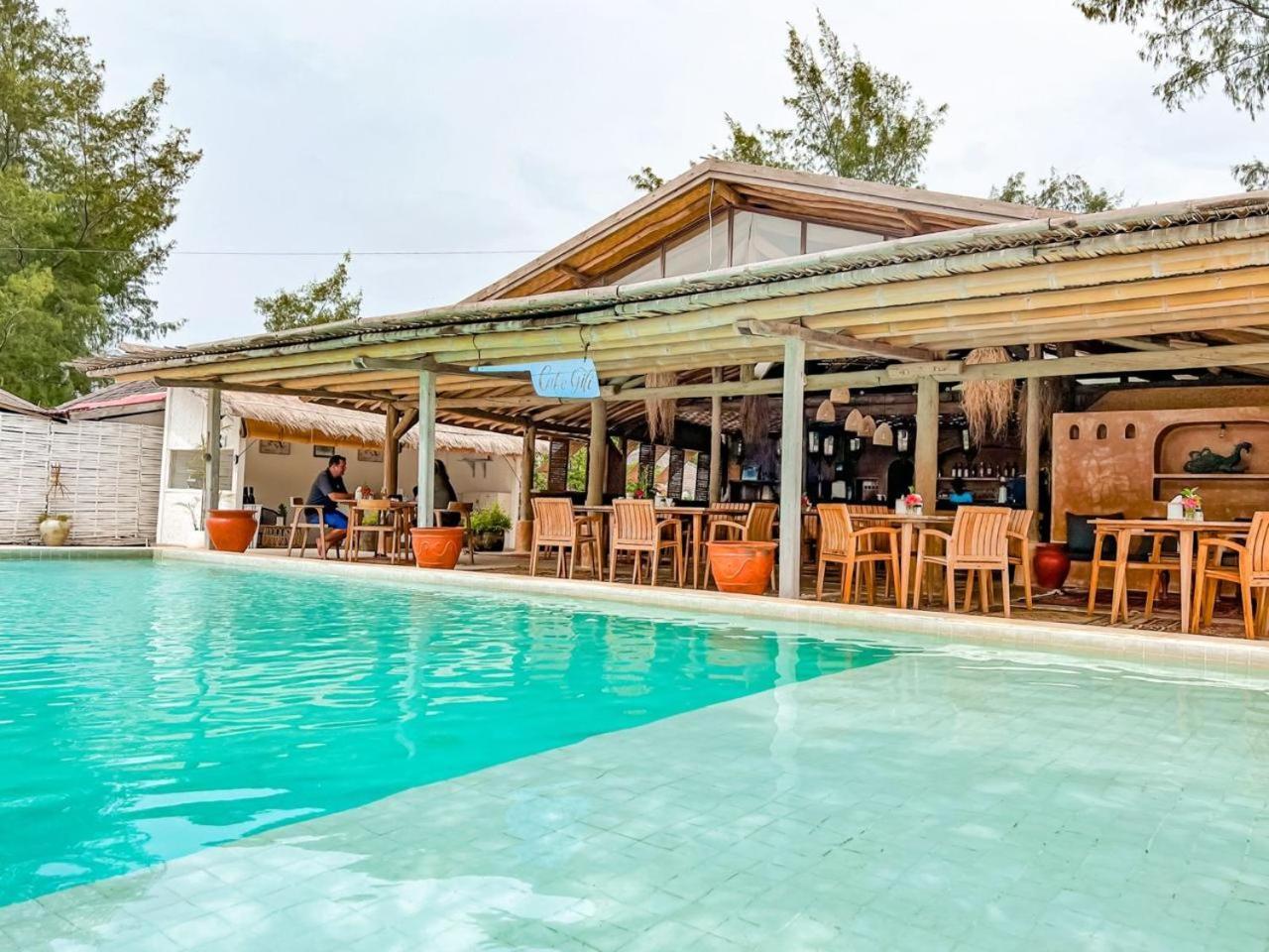Bungalow Cafe Gili Beachfront Gili Meno Bagian luar foto