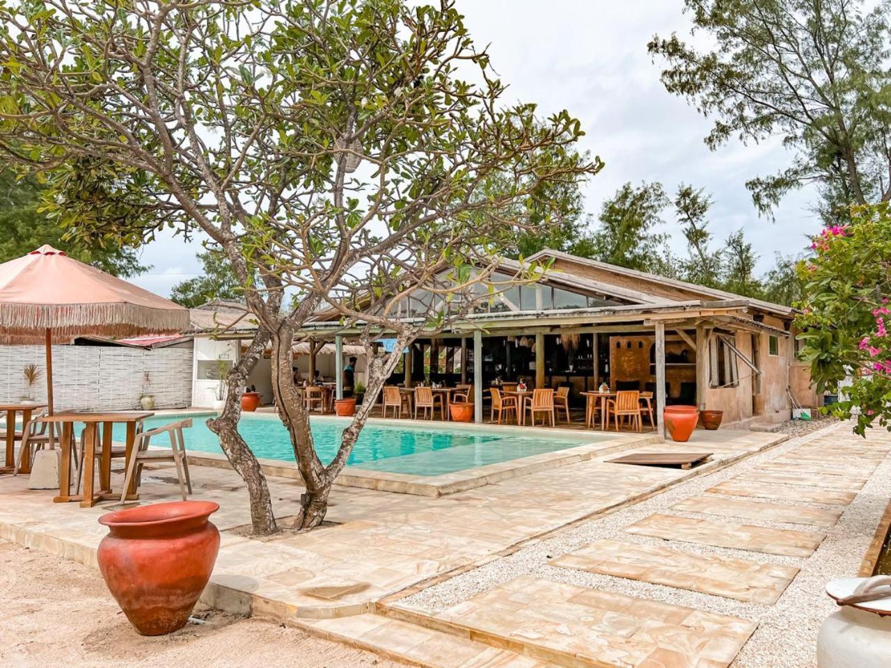 Bungalow Cafe Gili Beachfront Gili Meno Bagian luar foto