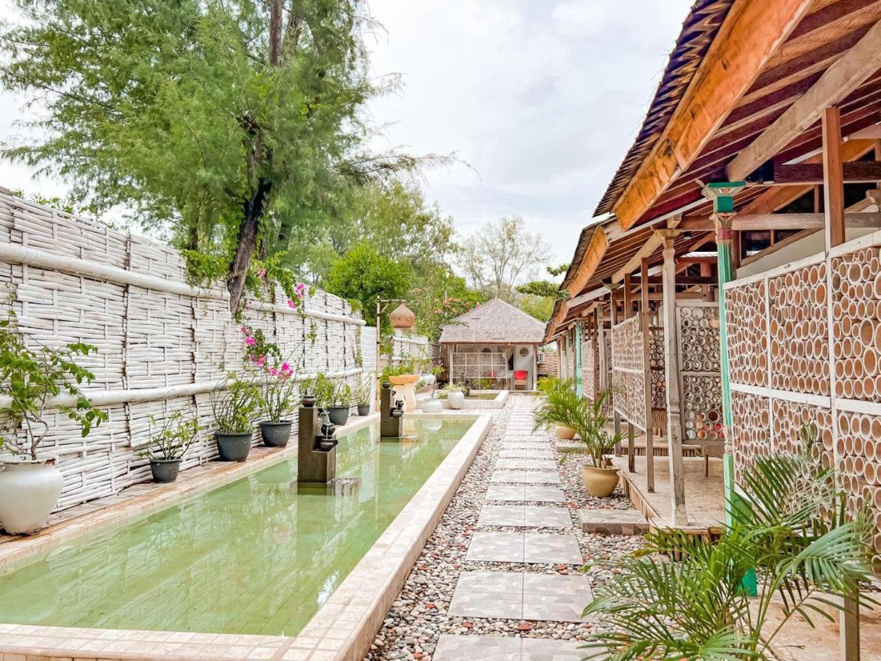 Bungalow Cafe Gili Beachfront Gili Meno Bagian luar foto
