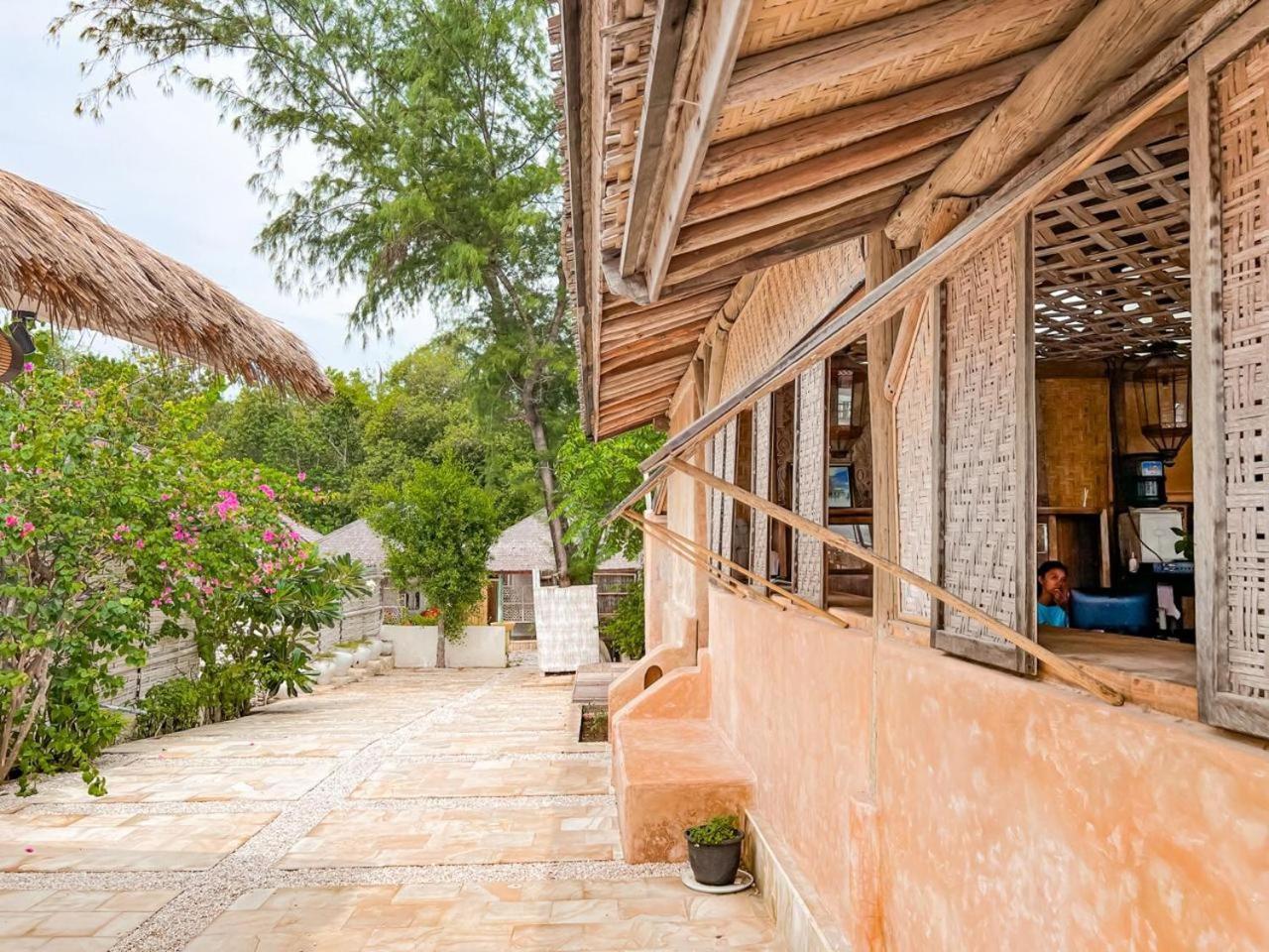 Bungalow Cafe Gili Beachfront Gili Meno Bagian luar foto