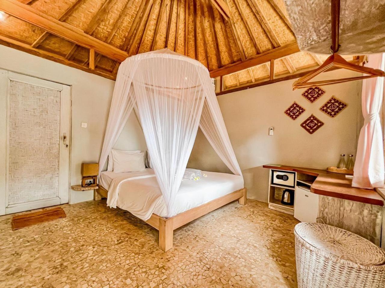 Bungalow Cafe Gili Beachfront Gili Meno Bagian luar foto